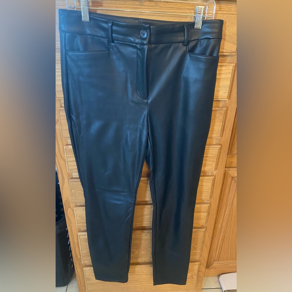 LOFT Elegant Black Leather like ankle pants